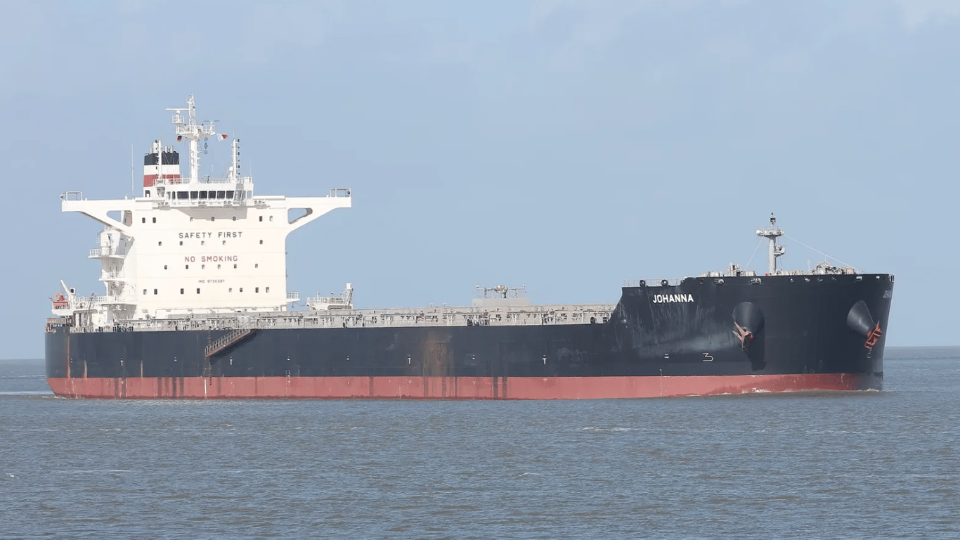 Понад тридцять суден завантажуються у портах Великої Одеси