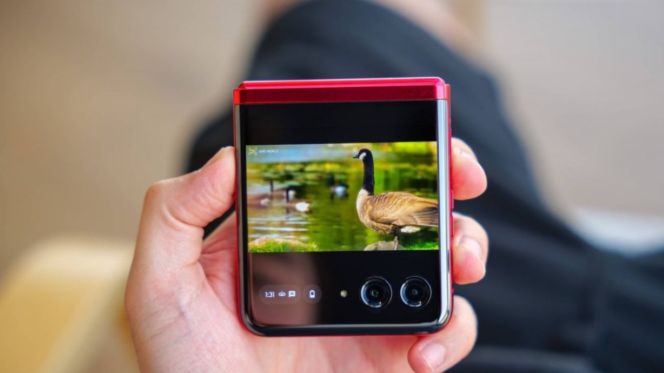 Инсайдеры показали живые фото нового Motorola Razr 50 Ultra — какие изменения