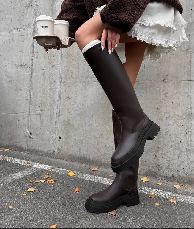 Мода 90-х возвращается — стильные сапоги для современных образов - фото 2