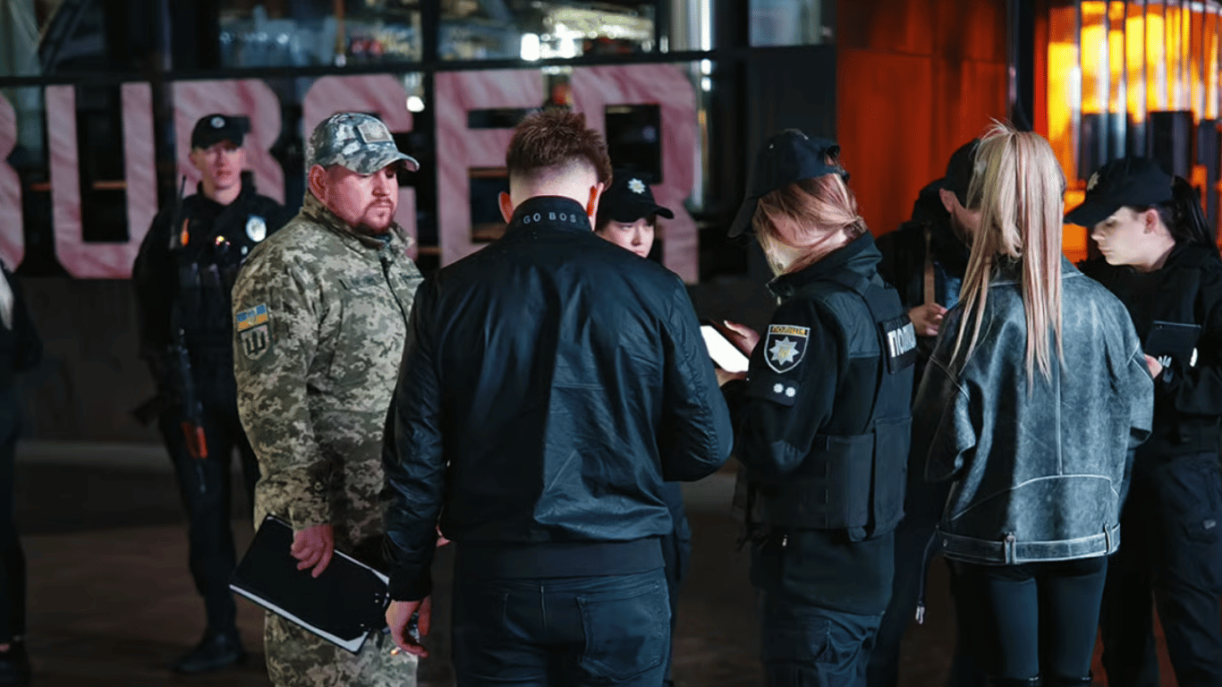 В Украине действуют новые правила вручения повесток военнообязанным — что изменилось