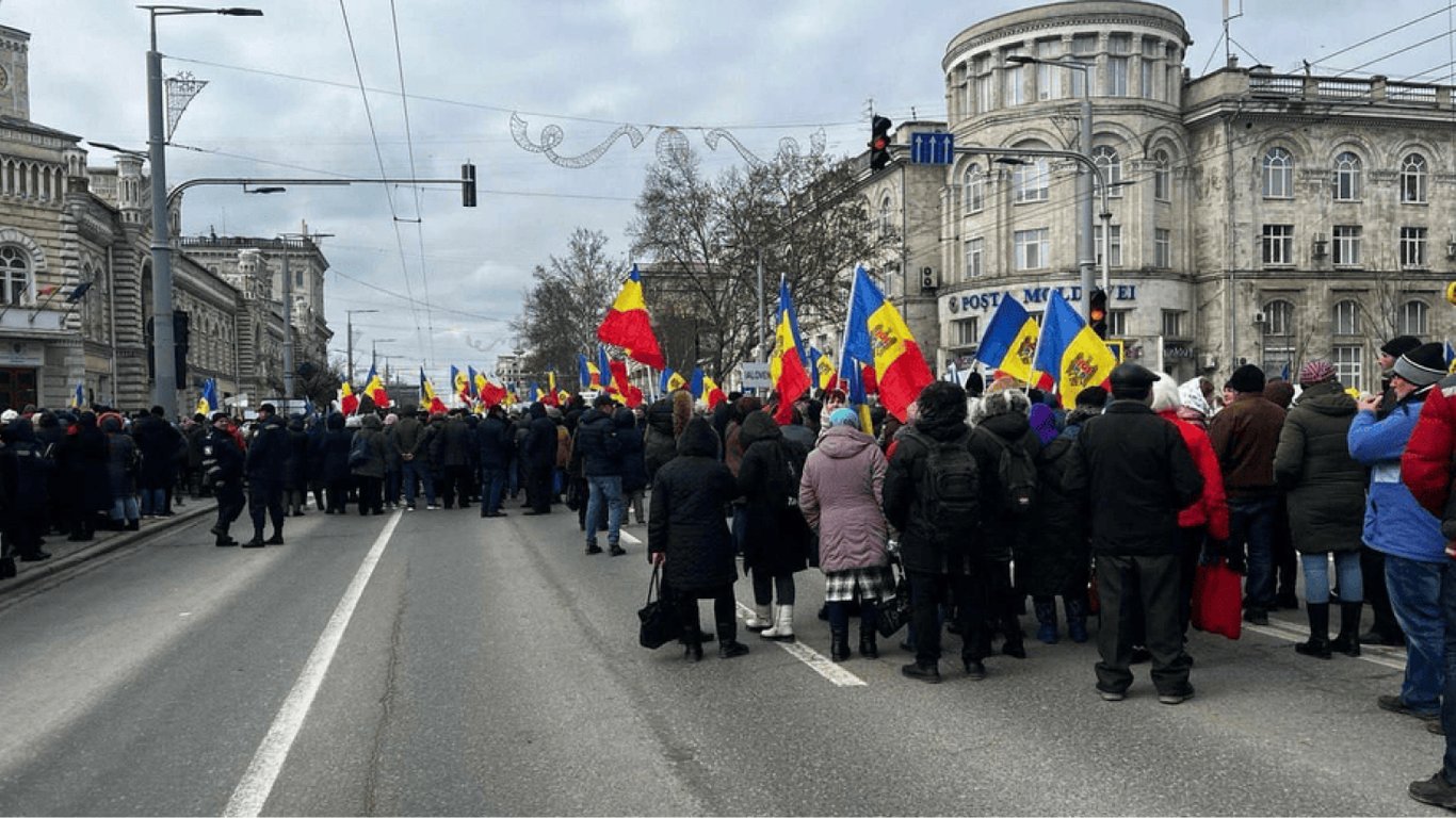 Прорывают границы: в Кишиневе антиправительственный митинг выходит из-под контроля