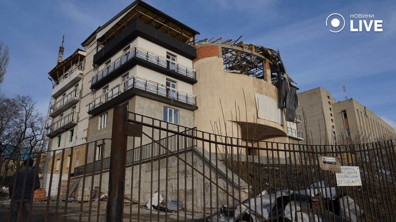 Пошкоджена будівля в Одесі 8 лютого 2024 року