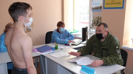 Мужчина торговал фейковыми справками ВВК: ответит перед судом - 290x160