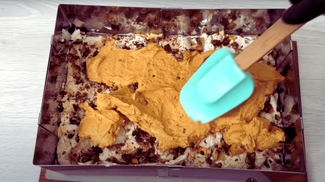 dansând în fața Lesiei Kravetskaya