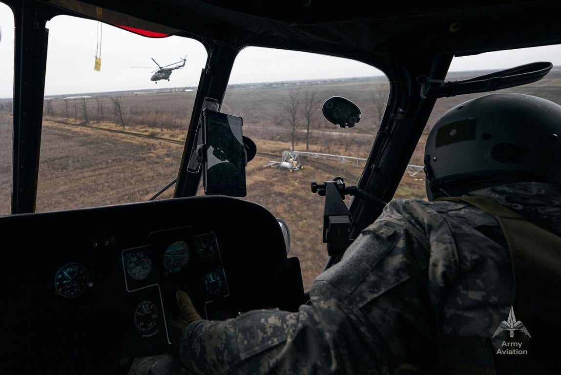 Українські військові під час бойового завдання