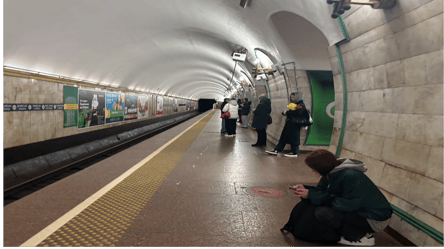 Машиніст розповів, як діяти, якщо річ впала на колії метро - 285x160