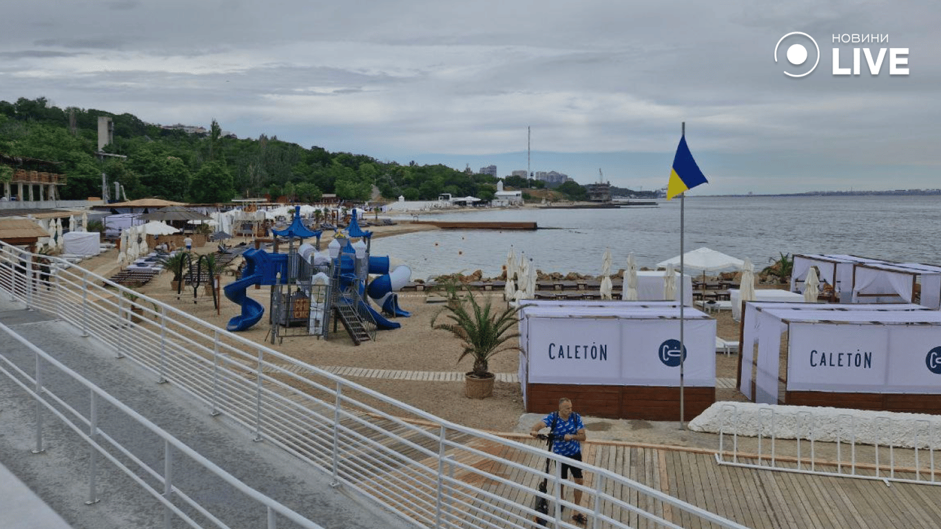 В Одессе открылся первый пляж: сколько стоят услуги