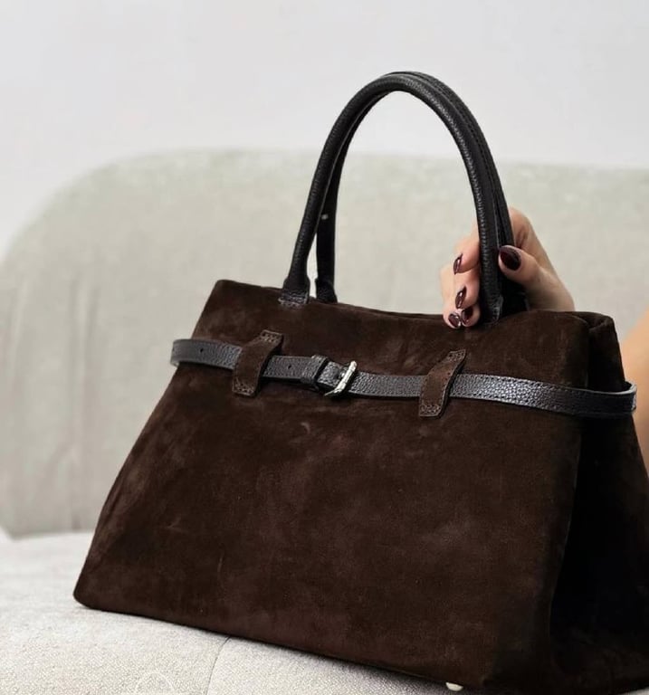 Сумка з ременем набирає популярності цього року