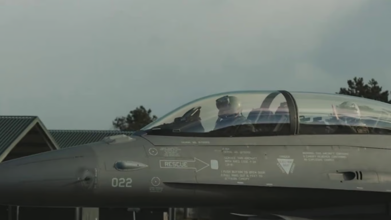В Воздушных Силах рассказали об обучении украинских пилотов на истребителях F-16