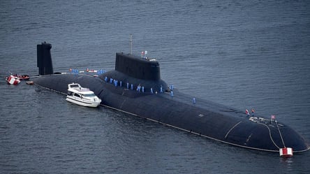 РФ знову вивела на бойове чергування в Чорне море два підводних ракетоносії — чим це загрожує - 285x160