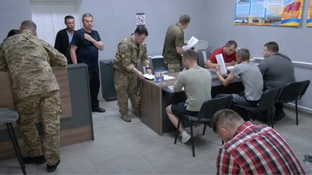 Военный учет в Украине — к чему готовиться мужчинам, уже обновившим данные - 285x160