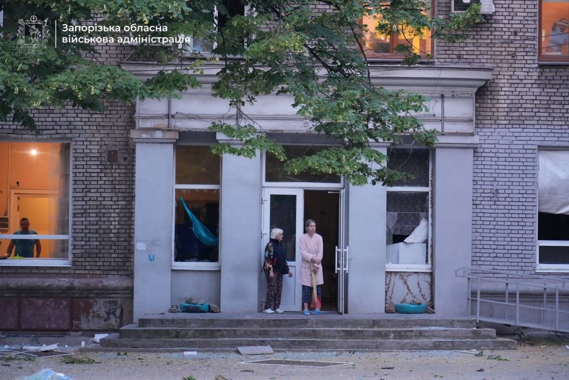 Обстріл Запоріжжя 14 червня — постраждали поліцейські, є пошкодження - фото 4