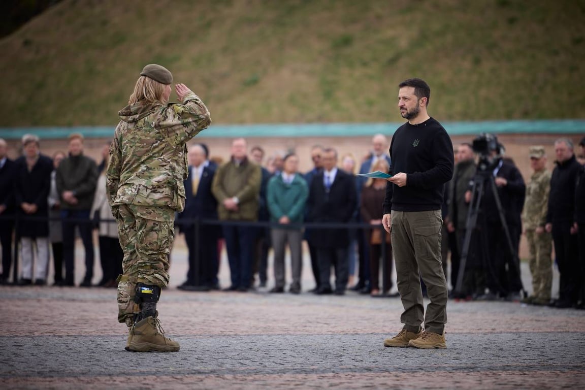 Зеленський вручає нагороди