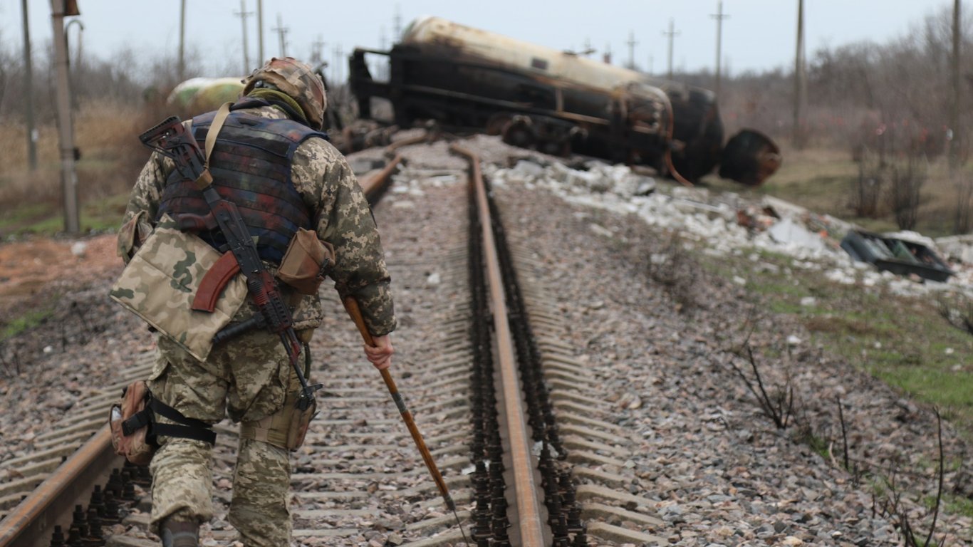 Военные восстанавливают колеи Одесской железной дороги, ведущие к деоккупированным территориям