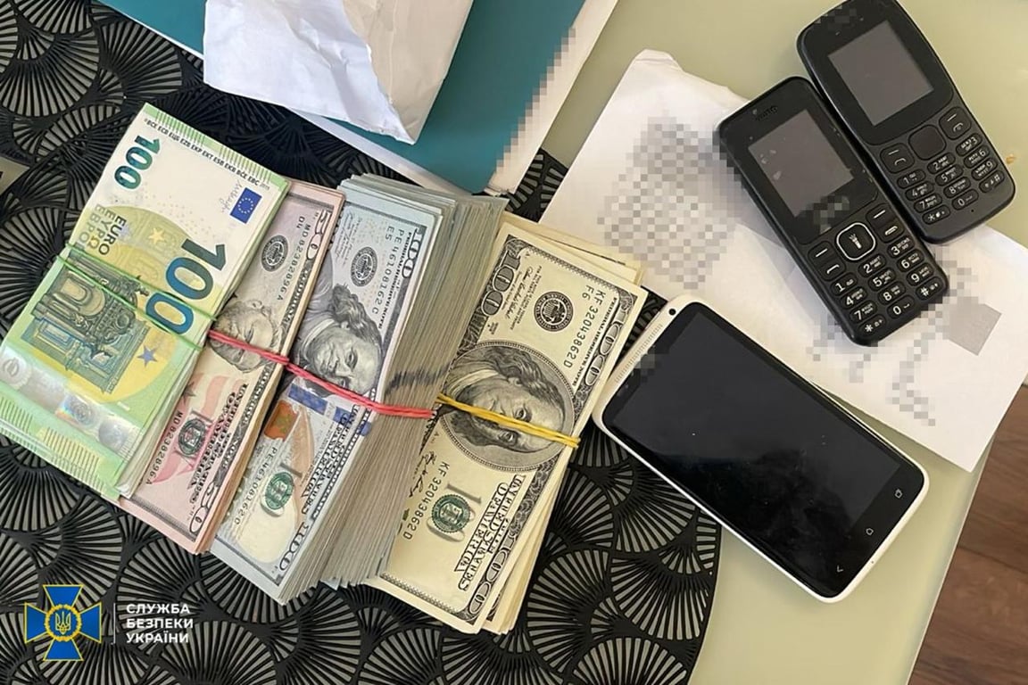 Телефон та комп’ютерна техніка, вилучені у затриманого агента ФСБ у НАБУ