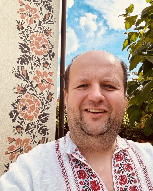 Віктор Бронюк демобілізувався з ЗСУ, щоб доглядати за батьком. Фото: instagram/viktorbronyuk_official