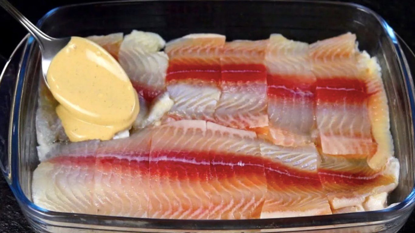 Риба по-французьки в духовці — універсальний рецепт без клопоту