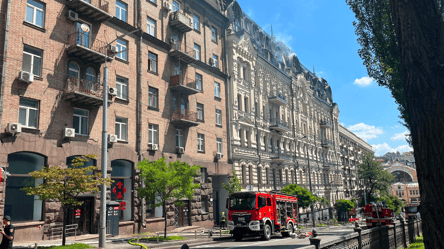 Пожар в отеле CityHotel Residence после атаки РФ на Киев: фото - 285x160