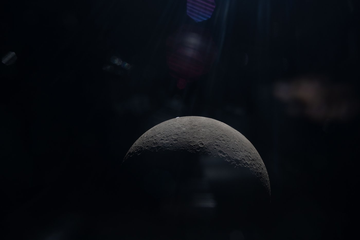 Фото з борту космічного корабля Orion під час місії Artemis II