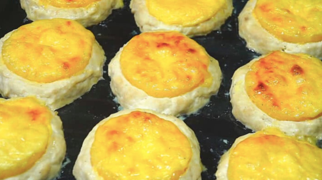 рецепт курячих кошиків з ананасом та сиром