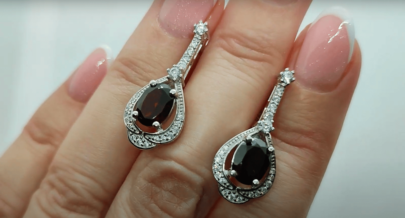 Кольори в одязі, які варто обрати на Новий рік — принесуть щастя - фото 1