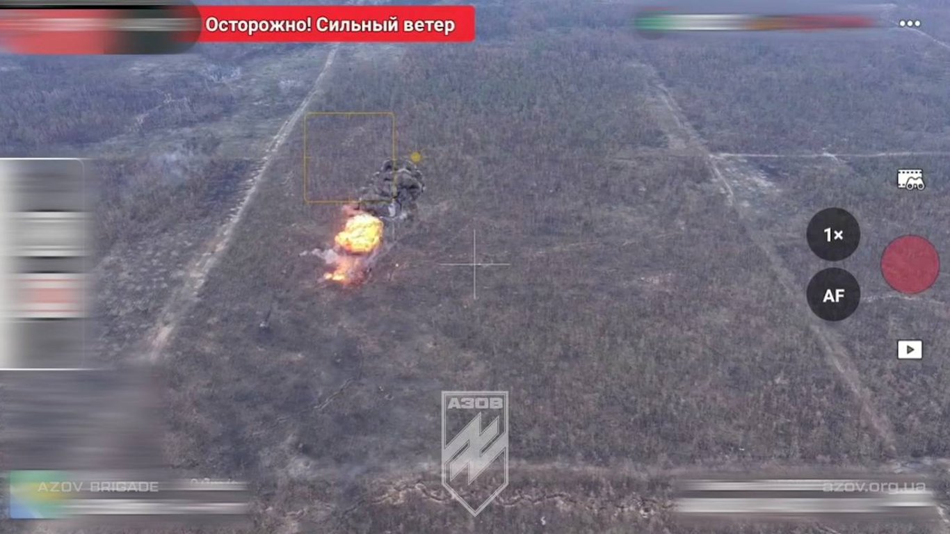 Бойцы полка "Азов" уничтожили вражеский танк — военные показали эффектные кадры удара