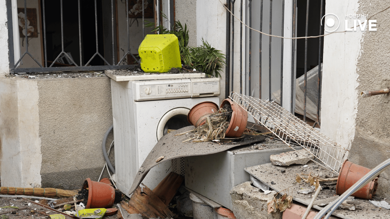 Стиральная машина, оставшаяся от удара по Одессе