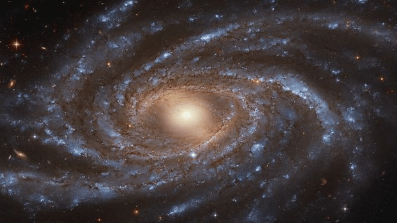 Ученые показали цветную спиральную галактику — фото невероятной красоты