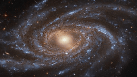 Телескоп Габбл показав кольорове зображення спіральної галактики - 285x160