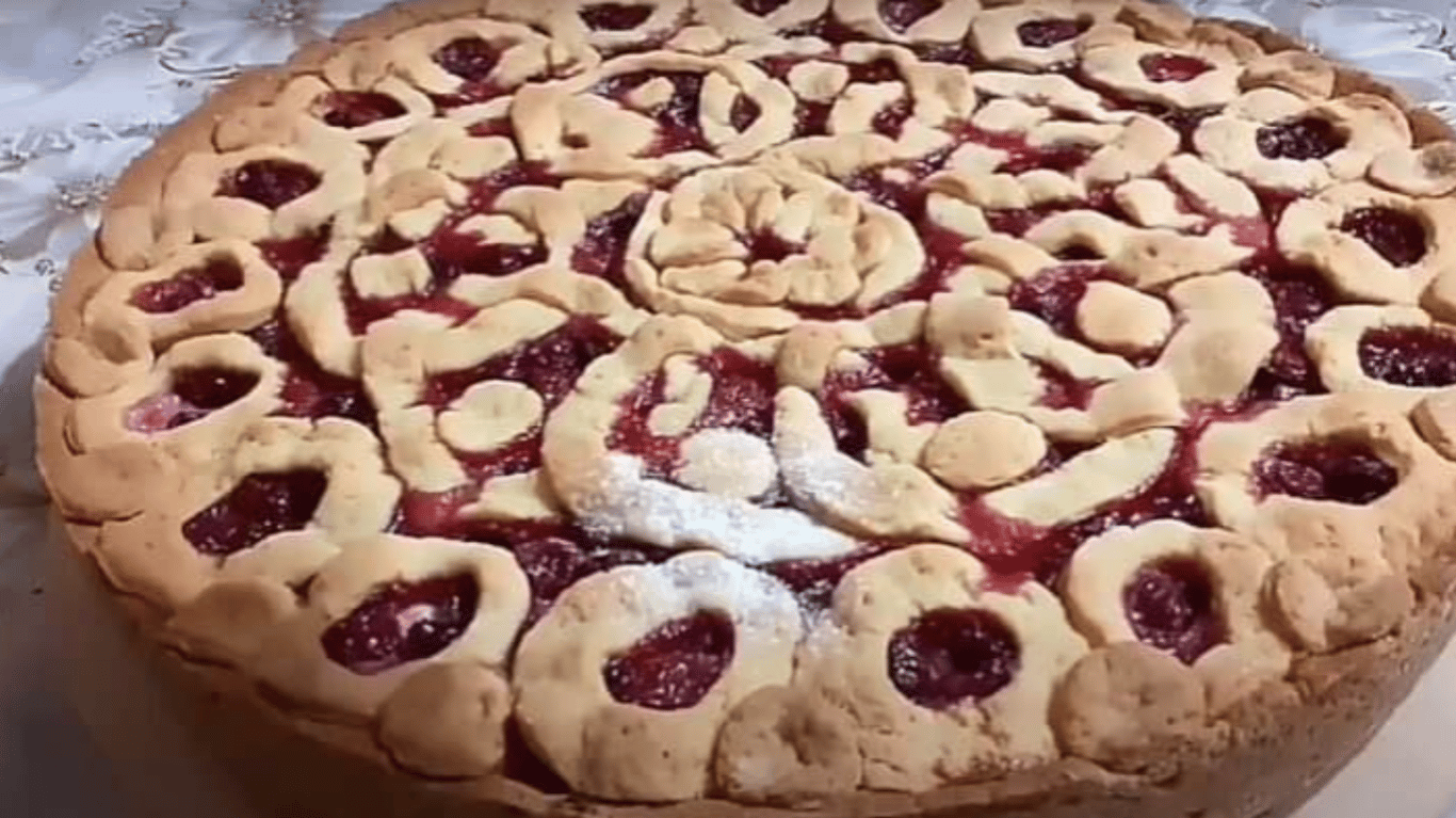 смачний домашній пиріг із сиром та вишнями