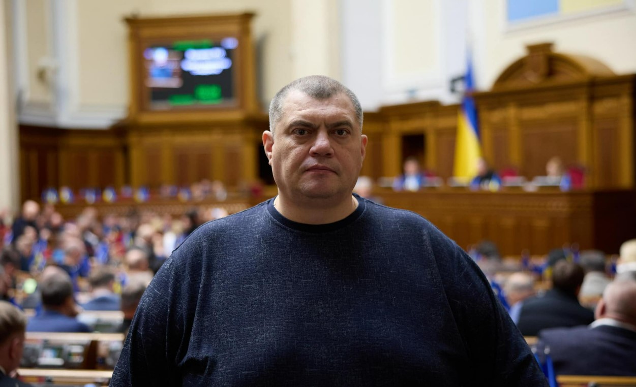 Променял сцену на мандат - чем занимается звезда "Квартала" Юзик - фото 1