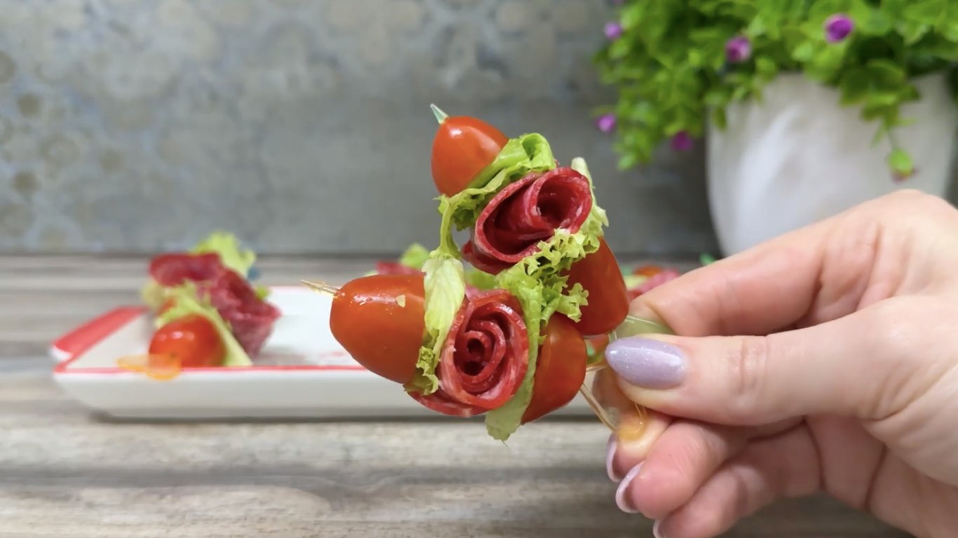 простий рецепт закуски з ковбасою