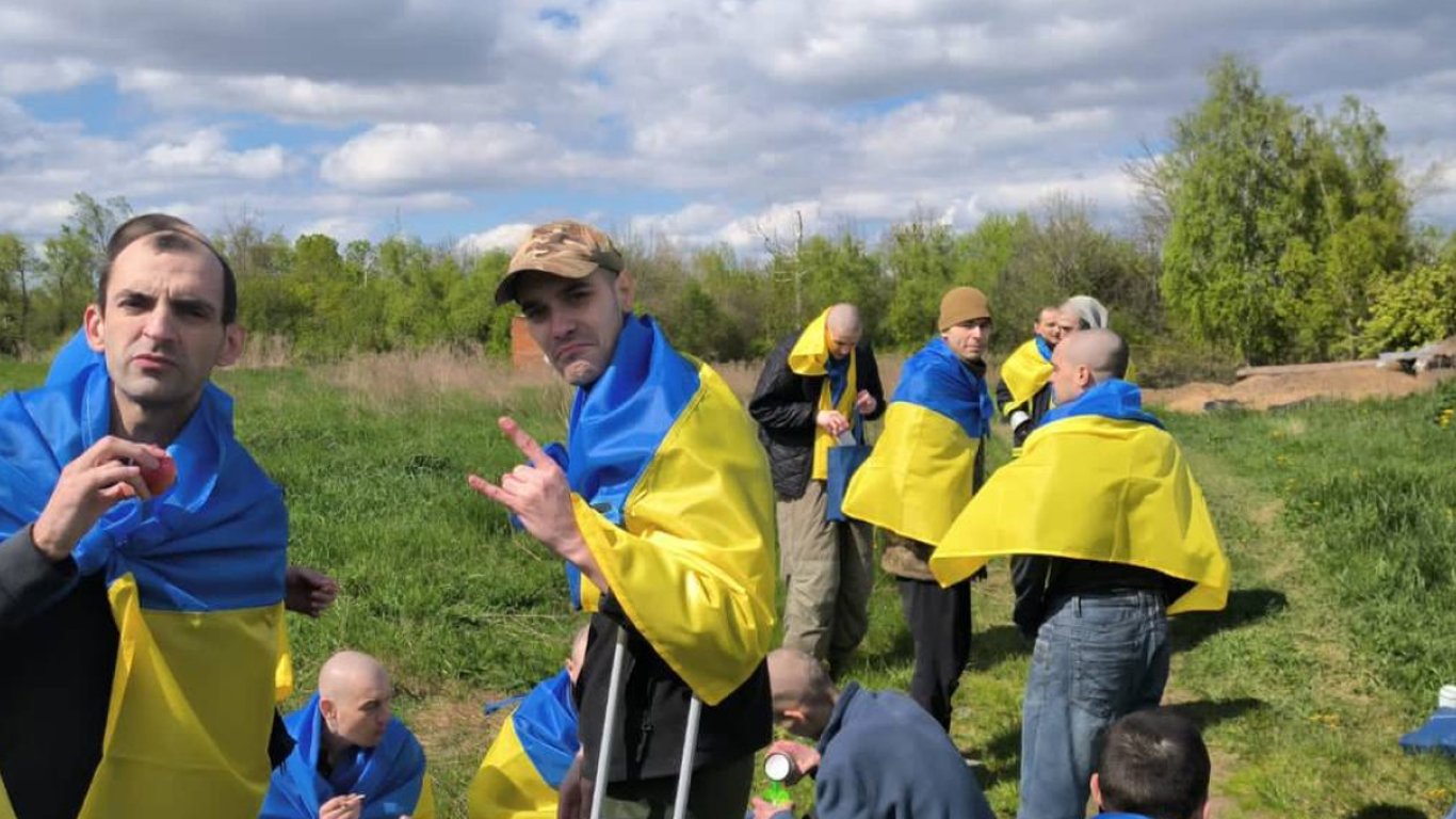 Из российского плена домой вернулись 45 украинцев