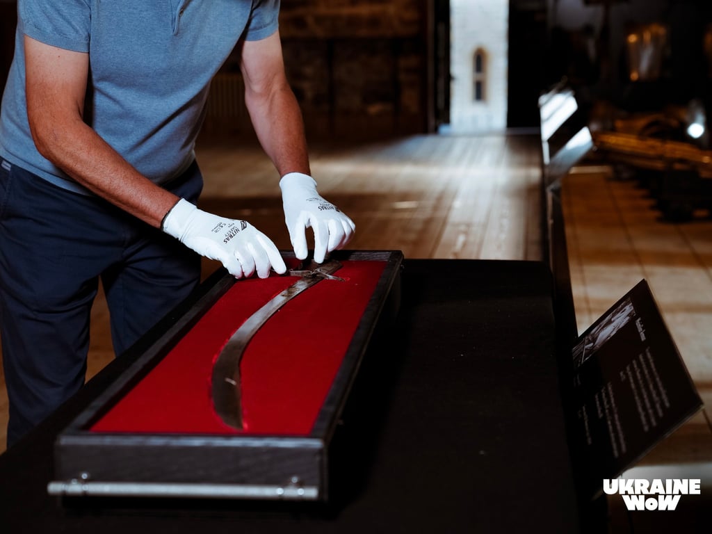 Шабля гетьмана Івана Мазепи на експозиції в Лондоні