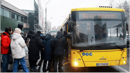 Проезд "зайцем" в транспорте Киева — кто имеет право штрафовать - 285x160