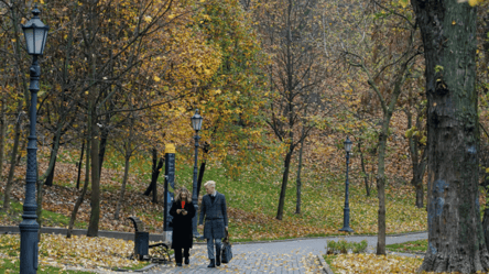 Ноябрь начнется солнечно — синоптики рассказали о погоде в Киеве на завтра - 285x160