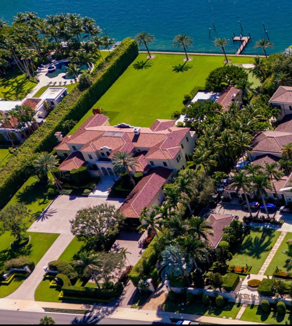 "Бункер миллиардеров" — кто скупает имения на элитном острове - фото 3