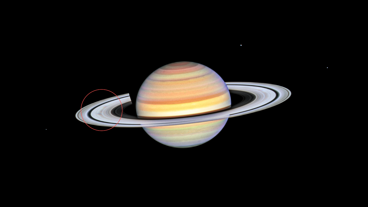 Астрономы заметили таинственные образования на кольцах Сатурна
