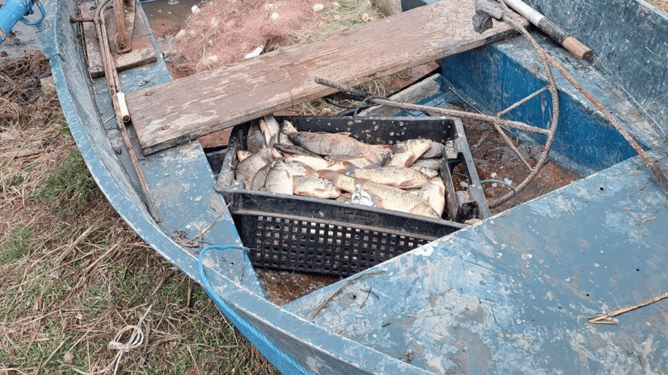 Ловив рибу в заповідній зоні — житель Одещини заплатить штраф за незаконні дії - фото 1