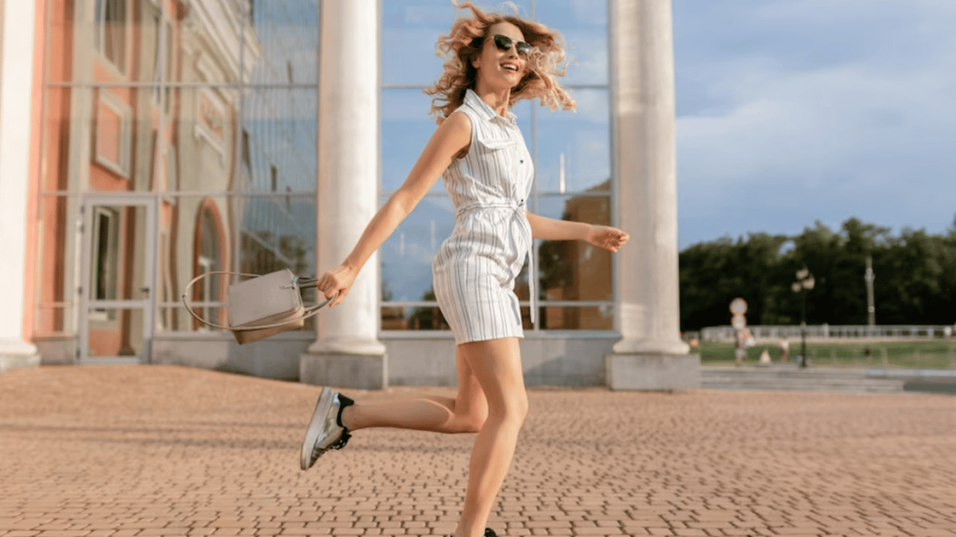 Как правильно носить платье под кеды – полезные лайфхаки на лето 2023 года