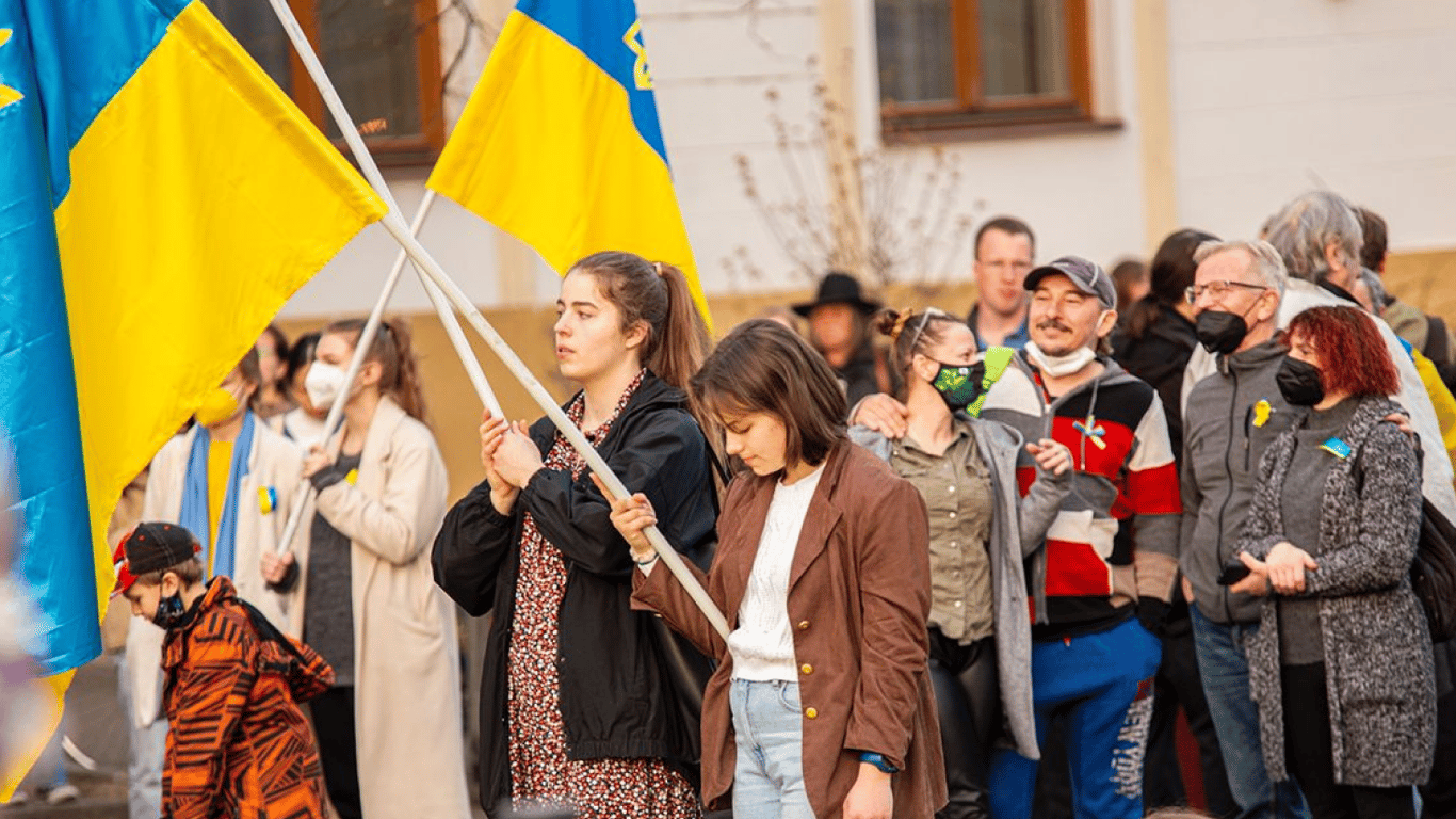 Українці почали масово тікати із Польщі: що сталося