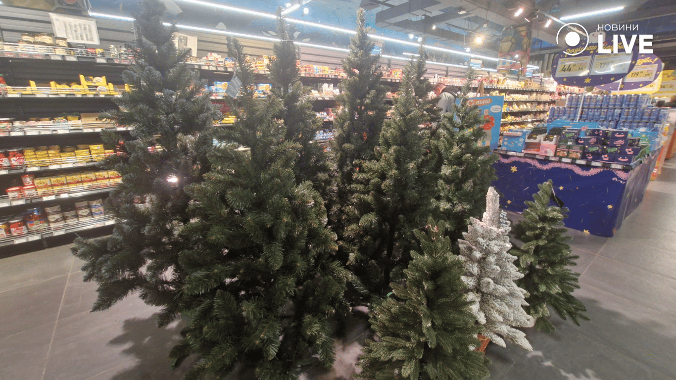 Ялинки в мгазині Сільпо