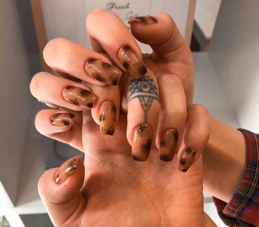 Черепаховий принт у манікюрі 