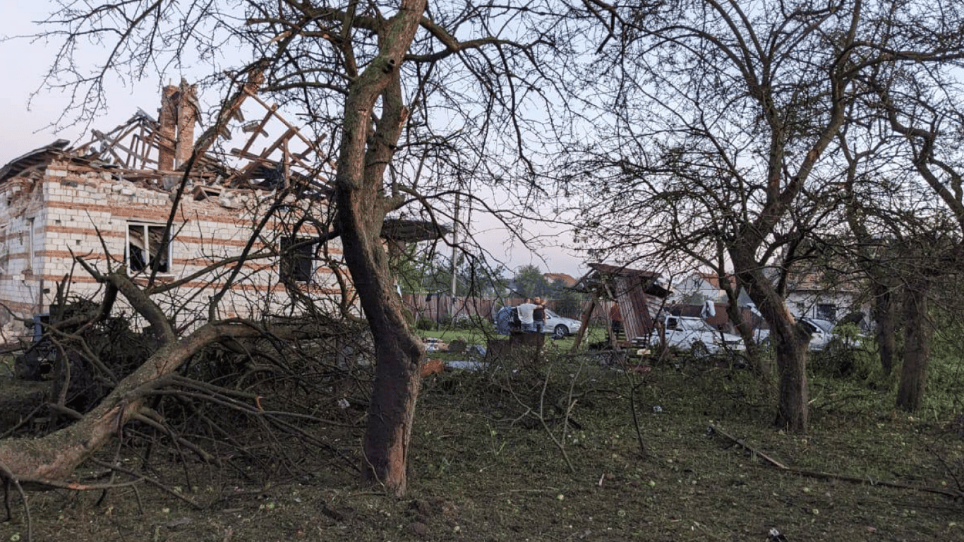 Обстрел Львовской области: власти показали последствия вражеской атаки