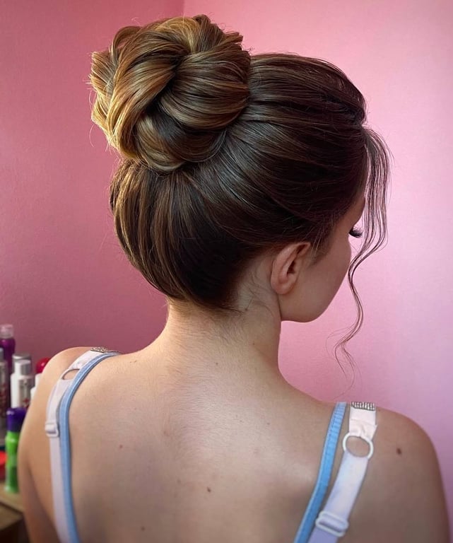 Стильні зачіски на Новий рік Змії 2025 — святкові образи - фото 5