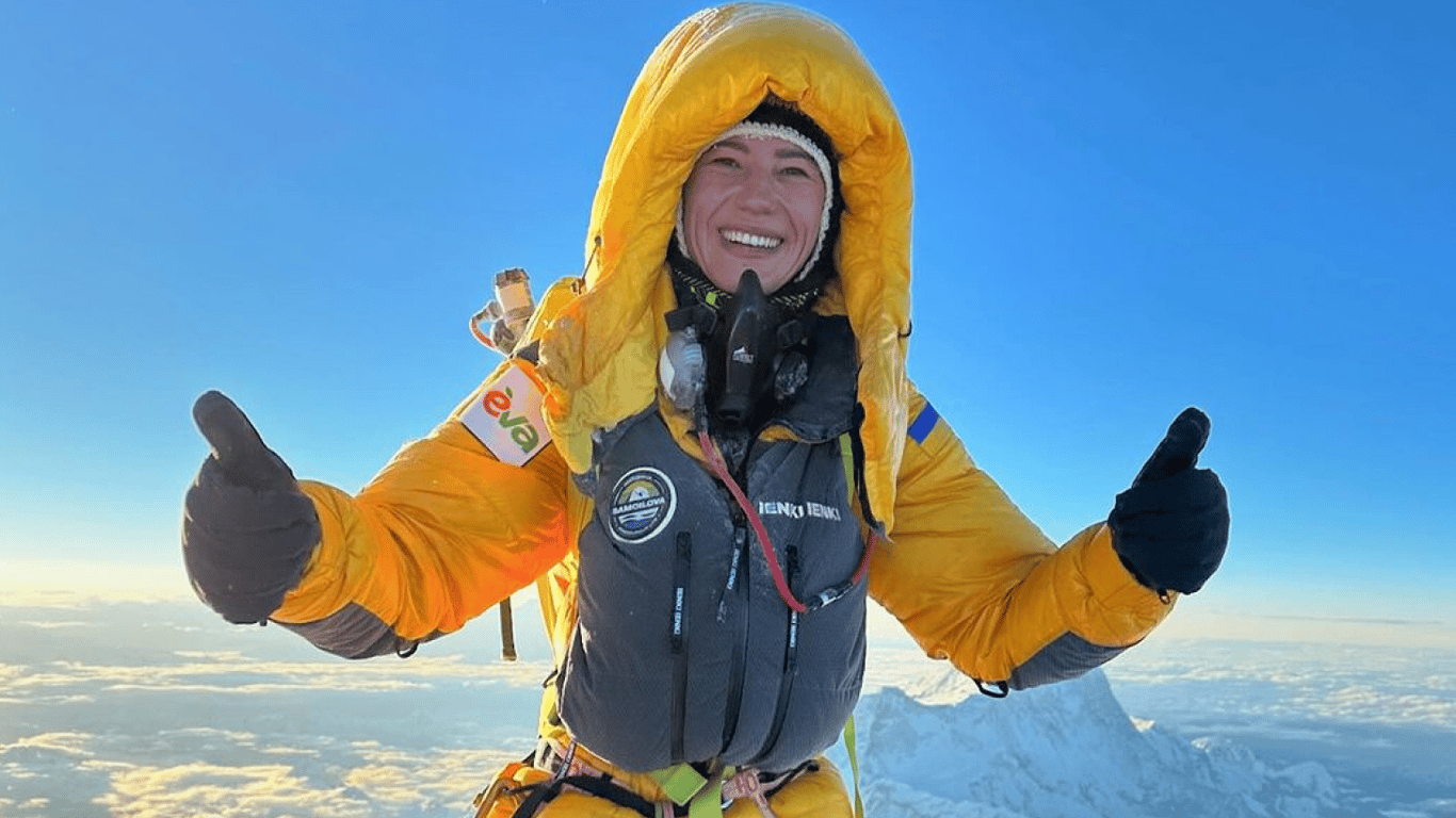 Українська альпіністка Тоня Самойлова підкорила Еверест та Лхоцзе за добу