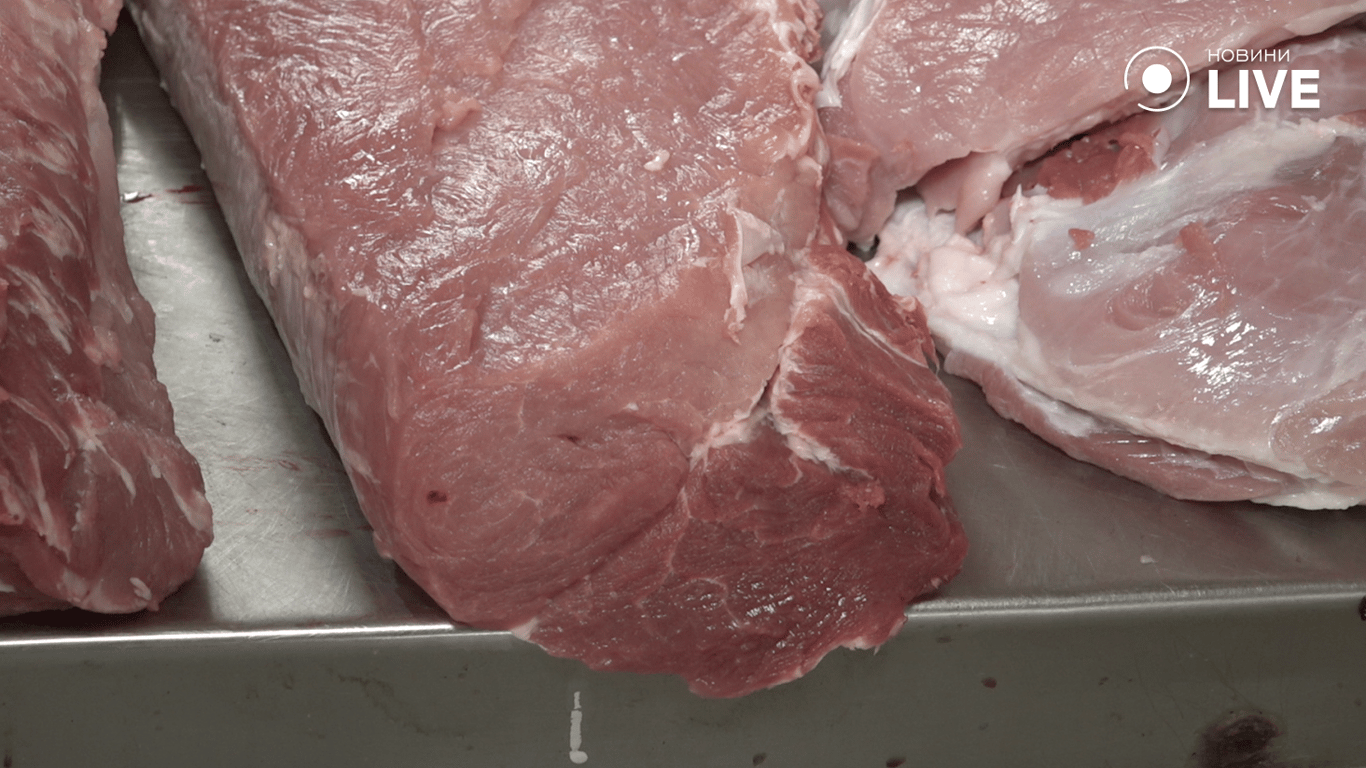 Свинина на прилавку