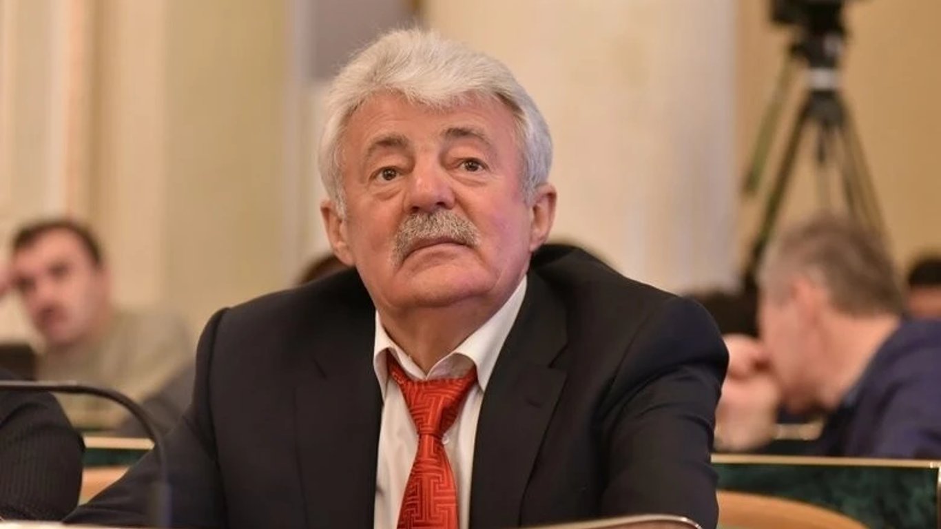 Во Львове суд оштрафовал руководителя онкоцентра за то, что он выписывал себе и дочери премии