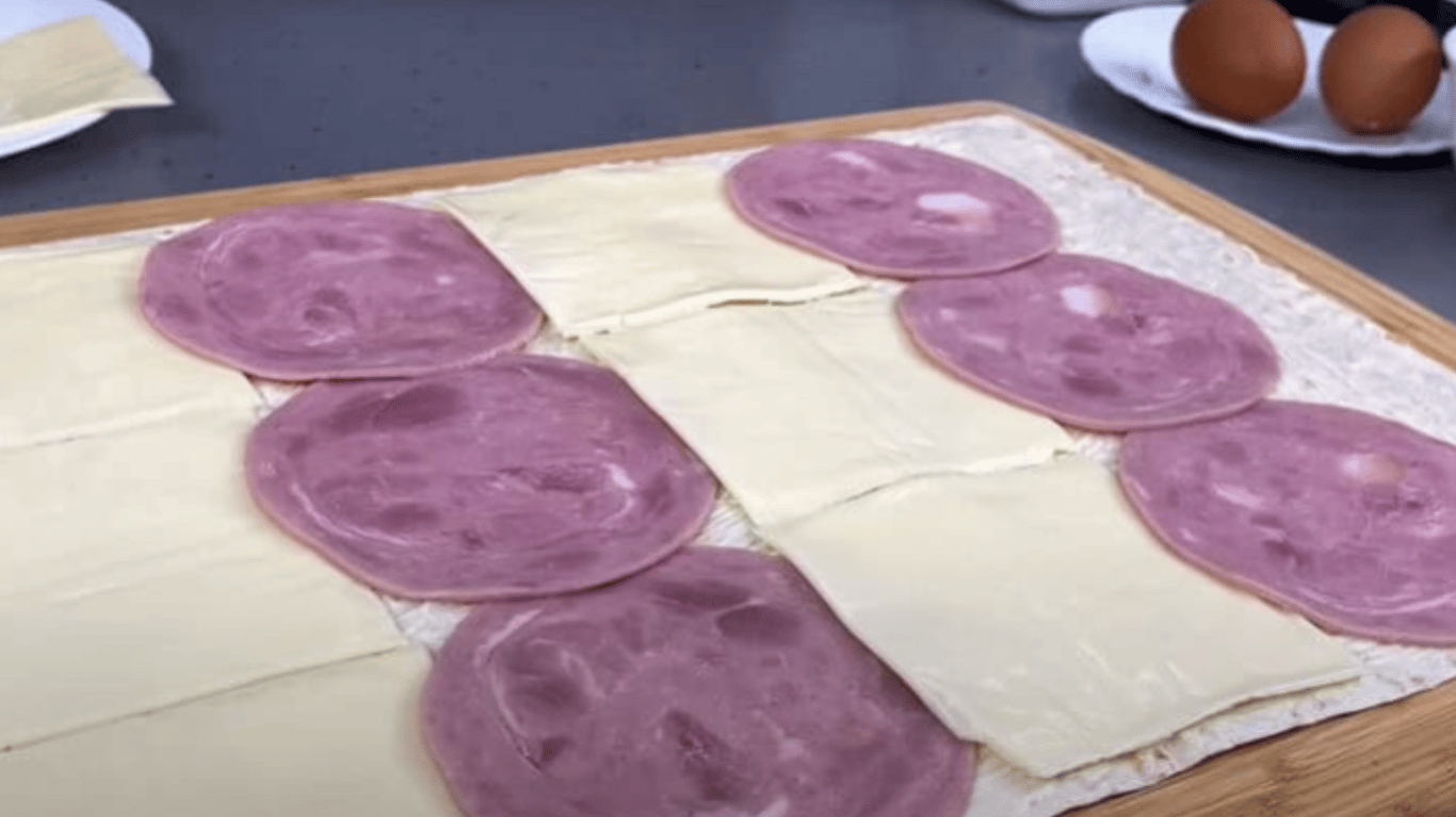 рулетики з лаваша з шинкою та сиром у духовці 