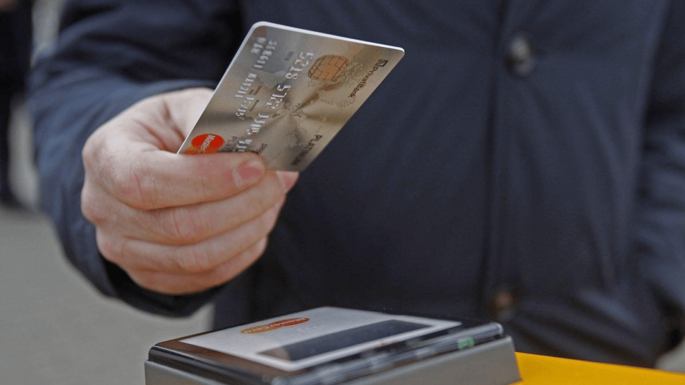 Госорганы получат доступ к номерам банковских карт — что известно
